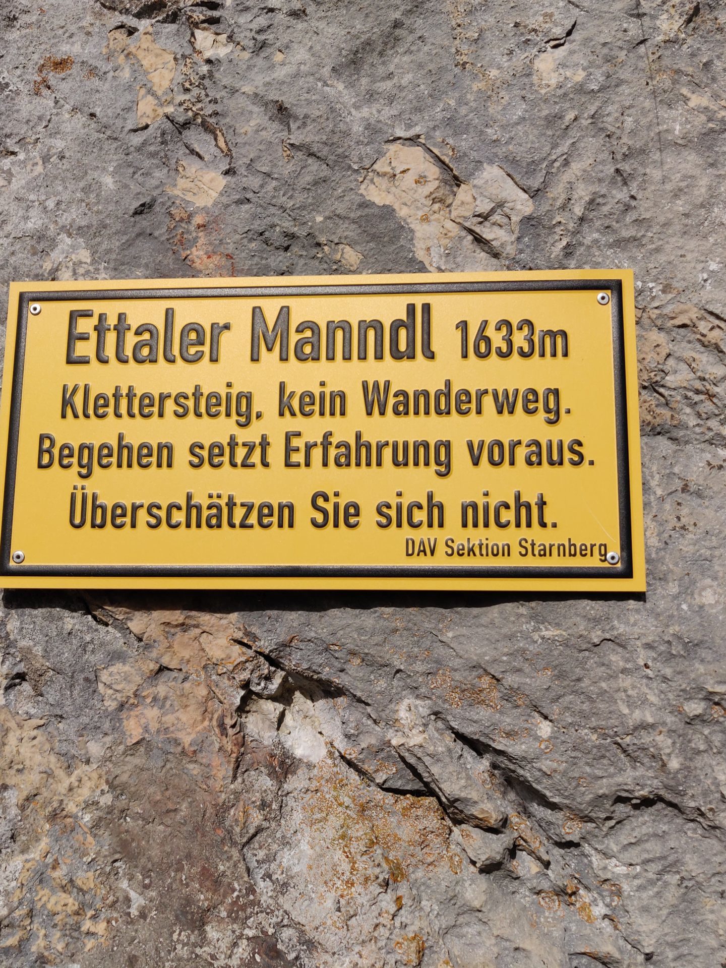 Warnung am Klettersteig