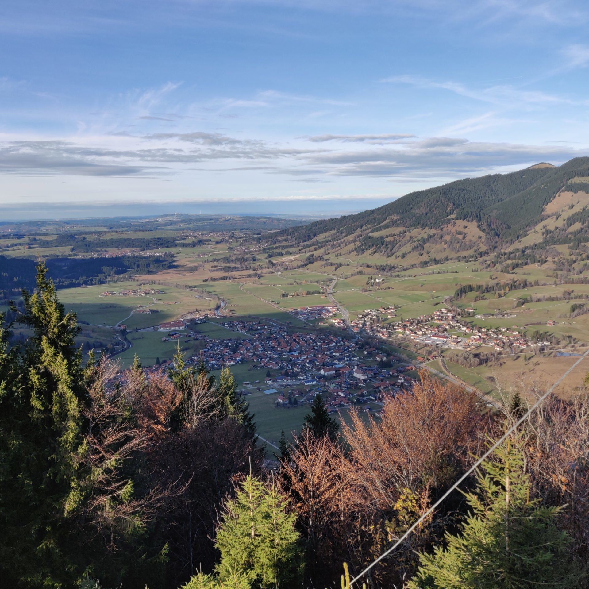 Blick vom Steckenbergkreuz nach Unterammergau