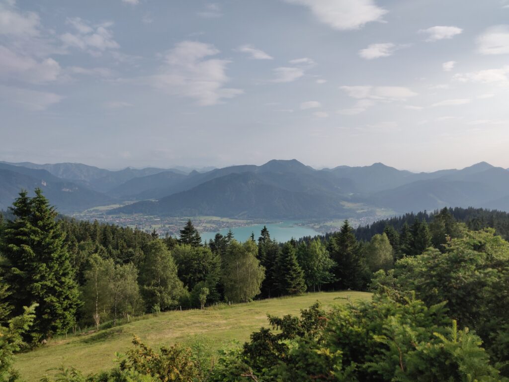 Bergpanorama mit Tegernsee von der Neureuth